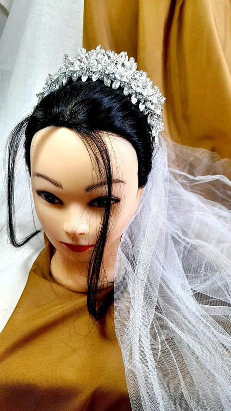 تاج پرنسسی برجسته با طراحی سه بعدی ترکیب سنگ و کریستال و نگین اصل (۱۰ تا تاج بخر یکی هدیه ببر ۱۰+۱=۱۱)